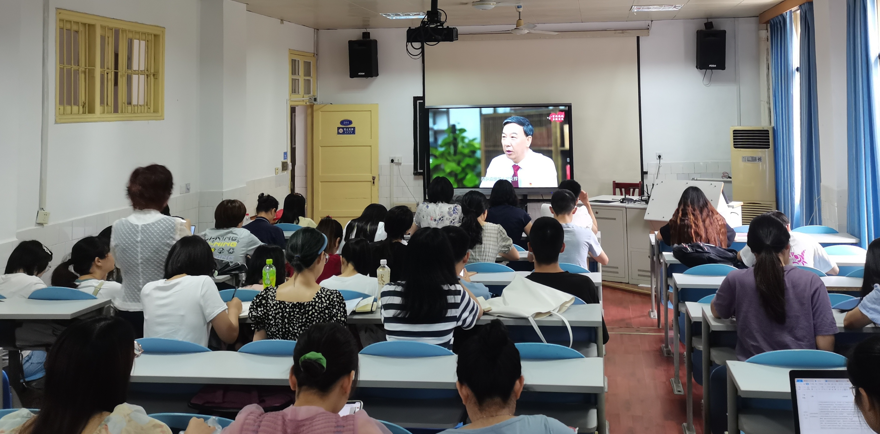 观看微党课现场 观看微党课现场